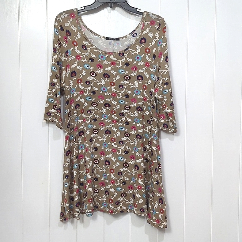 ❤️5/$25   Like New Adorn Floral Top